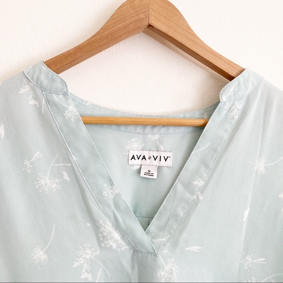 Ava & Viv Dandelion V-Neck Crepe Blouse Green 1X - Picture 3 of 7